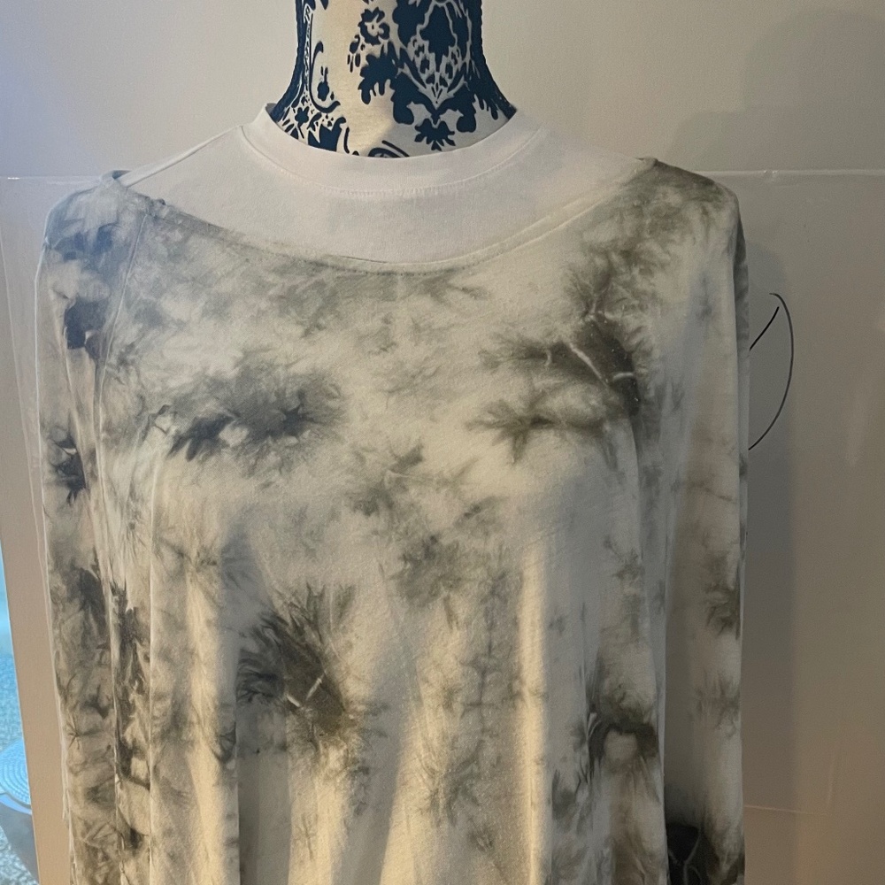 Te Verde Women's layered tie dye top sz M